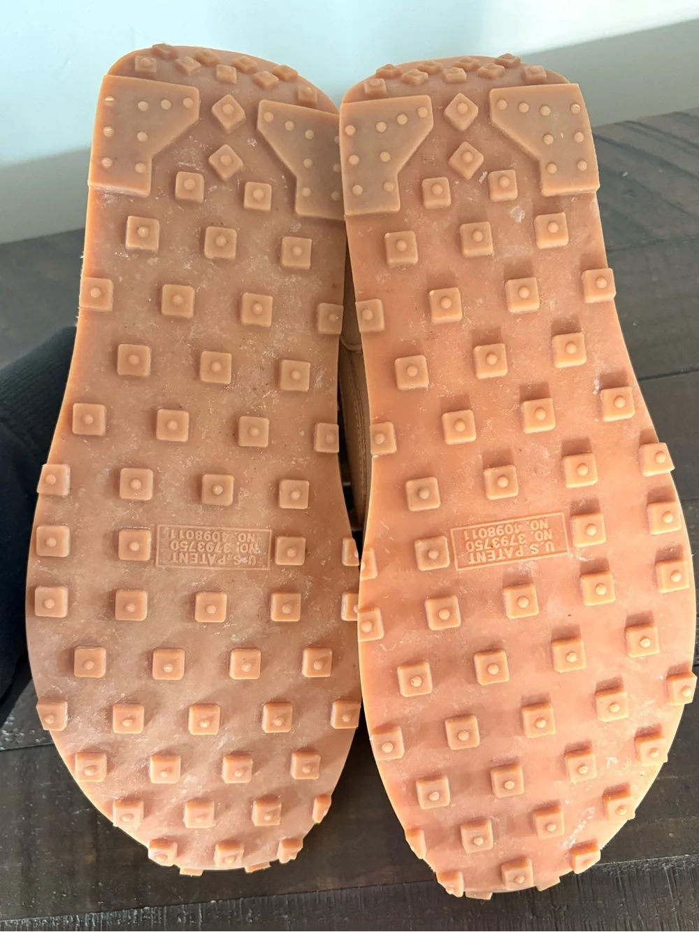 Like New - Nike Retro Runners in Light Beige - Picture 8 of 11